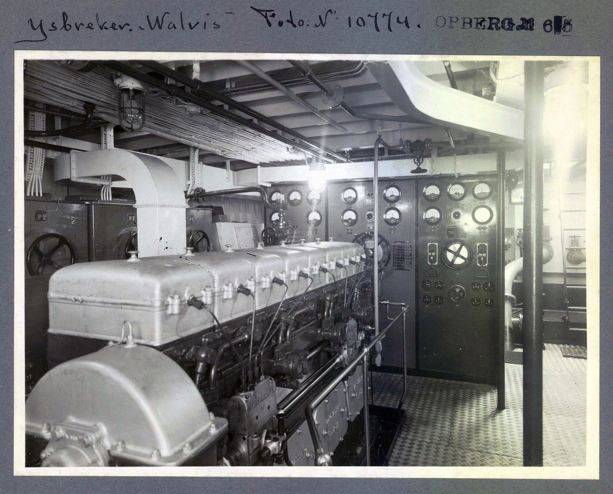 IJsbreker Walvis - originele foto uit het Smit Slikkerveer archief (1949)